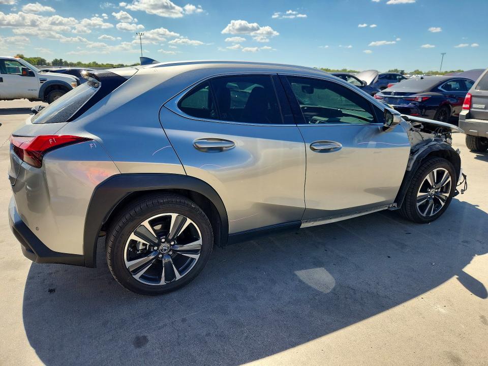 Photo 3 from auction – 2019 LEXUS UX with VIN JTHY3JBH1K2001117