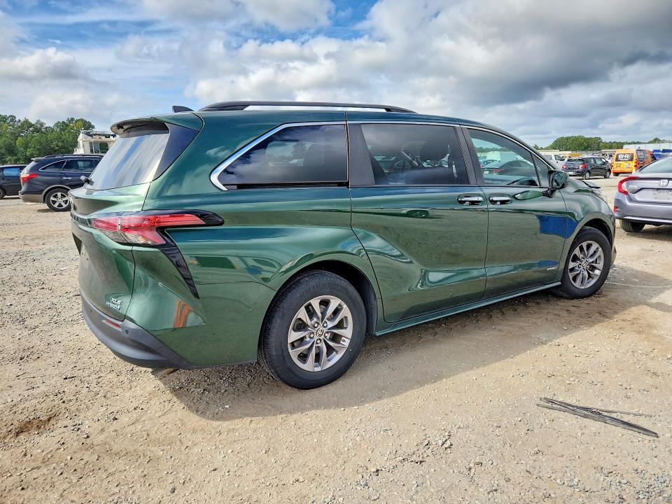 Photo 3 from auction – 2021 TOYOTA SIENNA with VIN 5TDYRKEC1MS030215