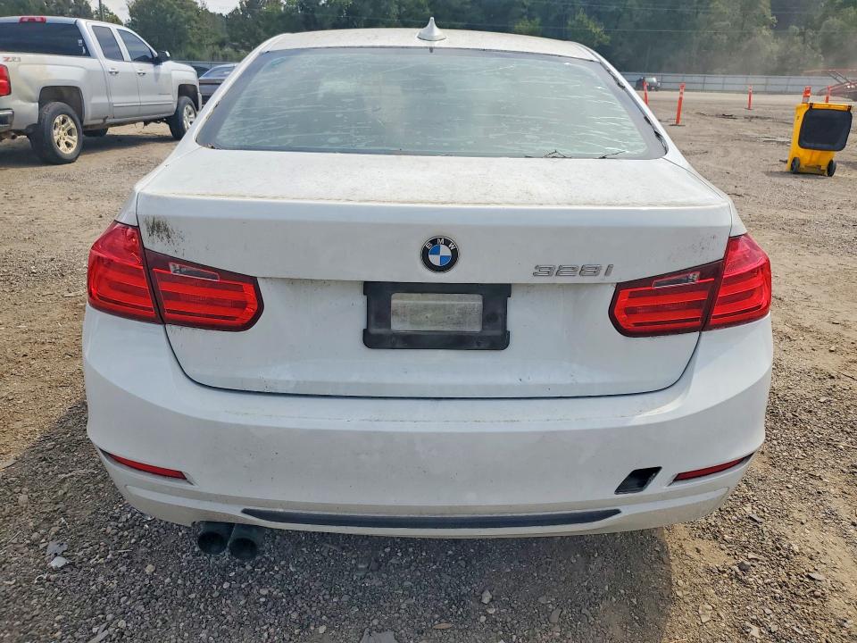Photo 6 from auction – 2012 BMW 328 with VIN WBA3A5C5XCF342049