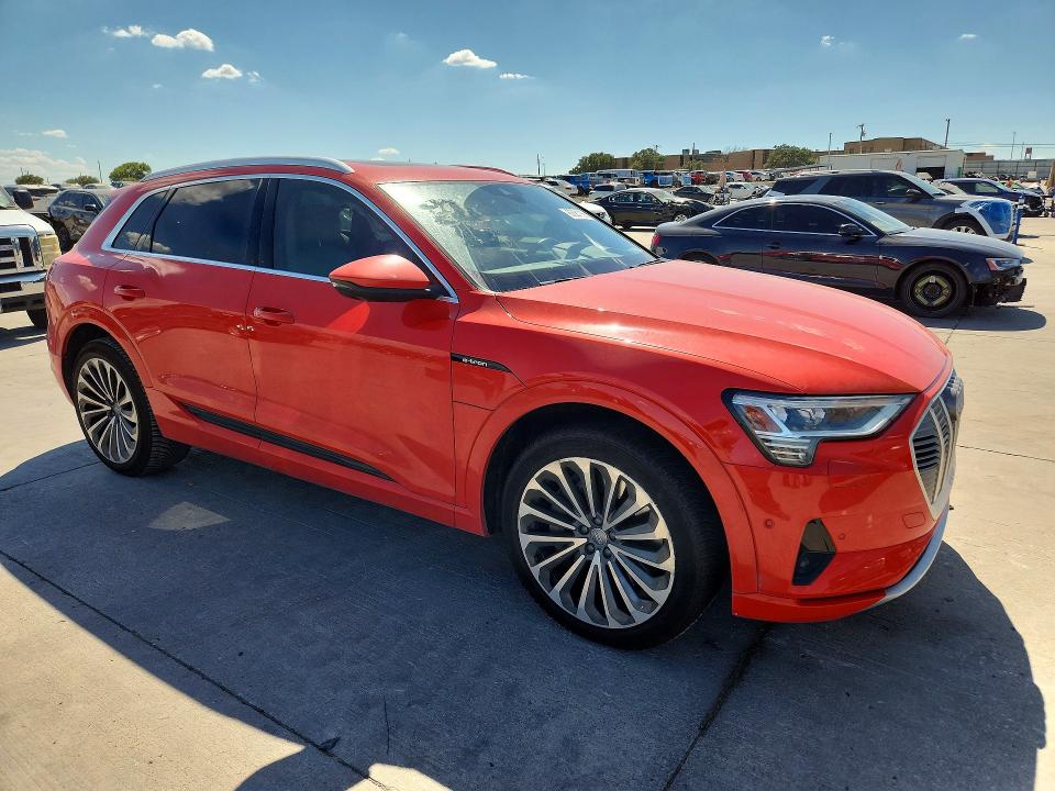 Фото 4 с аукциона – 2019 AUDI E-TRON с VIN WA1VABGE6KB009173