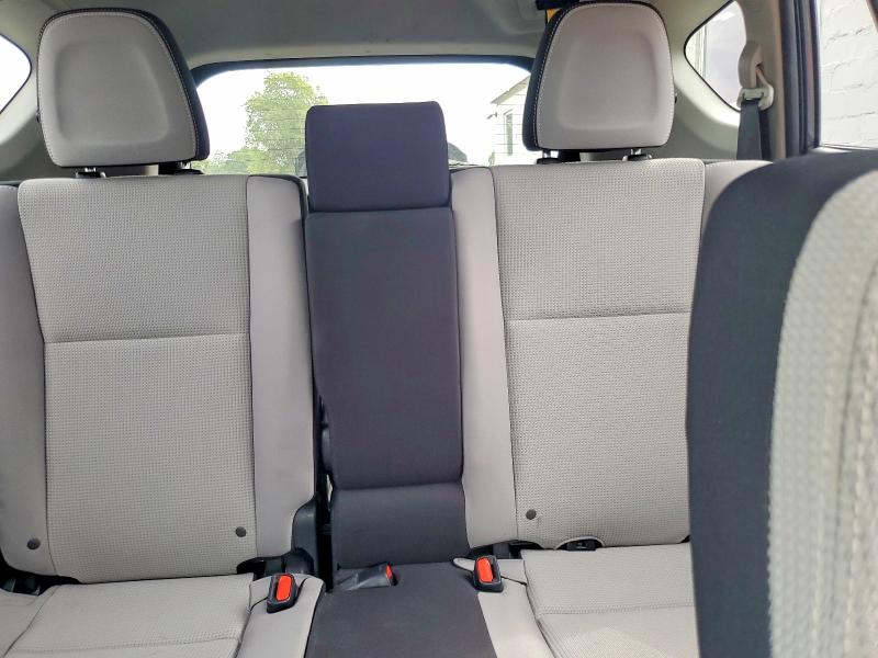 Photo 10 from auction – 2018 TOYOTA RAV4 with VIN JTMRFREV1JD245740