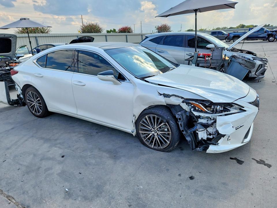 Photo 4 from auction – 2025 LEXUS ES 350 with VIN 58ADZ1B11SU211145