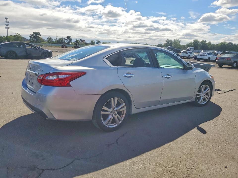 Photo 3 from auction – 2017 NISSAN ALTIMA with VIN 1N4BL3APXHC186370