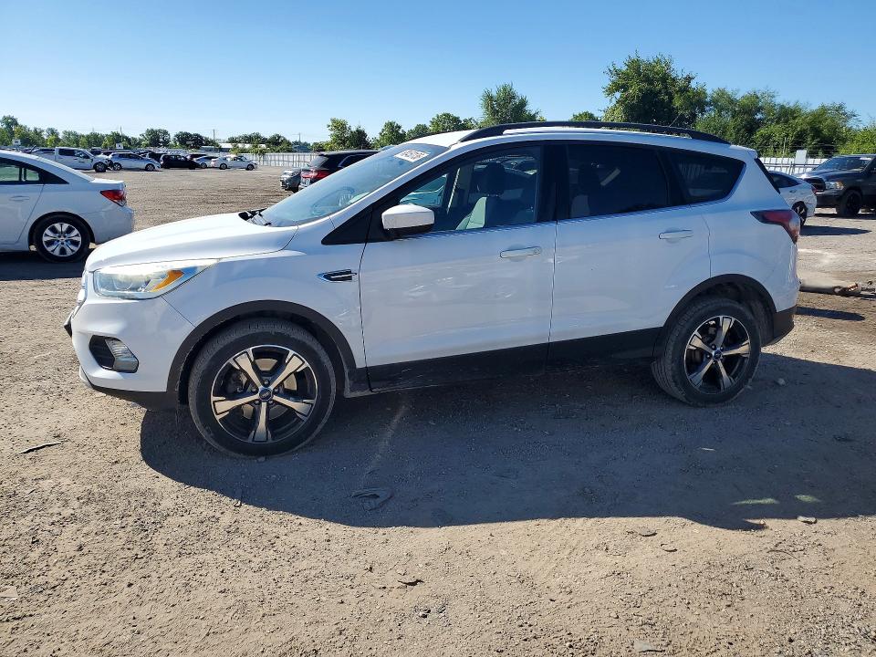 FORD ESCAPE 2017 с VIN 1FMCU9GD2HUB33079 - Снимка от търг