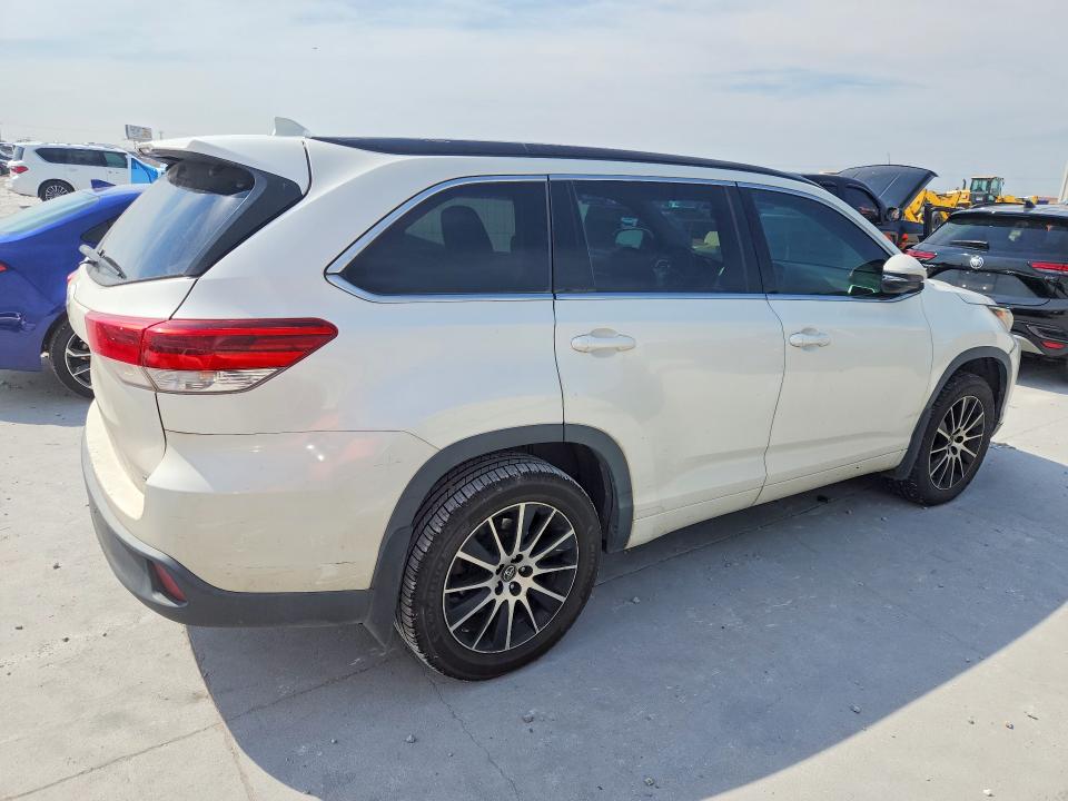 Photo 3 from auction – 2017 TOYOTA HIGHLANDER with VIN 5TDKZRFH4HS507945