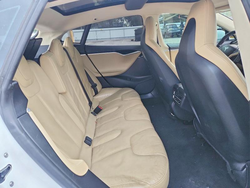 Zdjęcie 10 z aukcji – 2013 TESLA MODEL S z VIN 5YJSA1CN3DFP16921