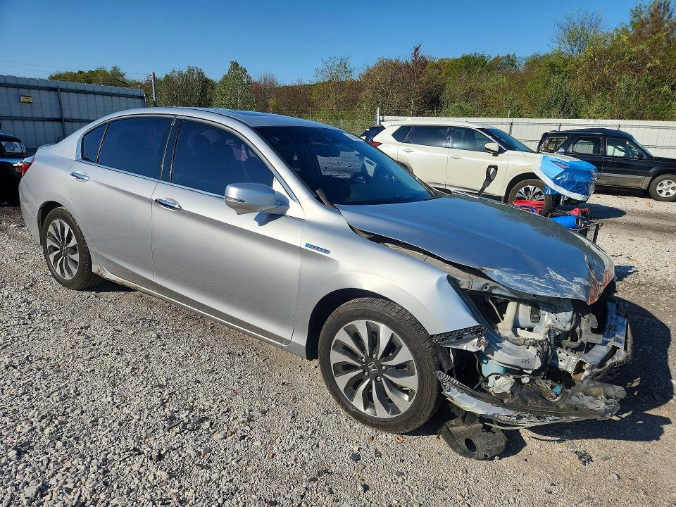 Photo 4 from auction – 2015 HONDA ACCORD with VIN 1HGCR6F71FA002239