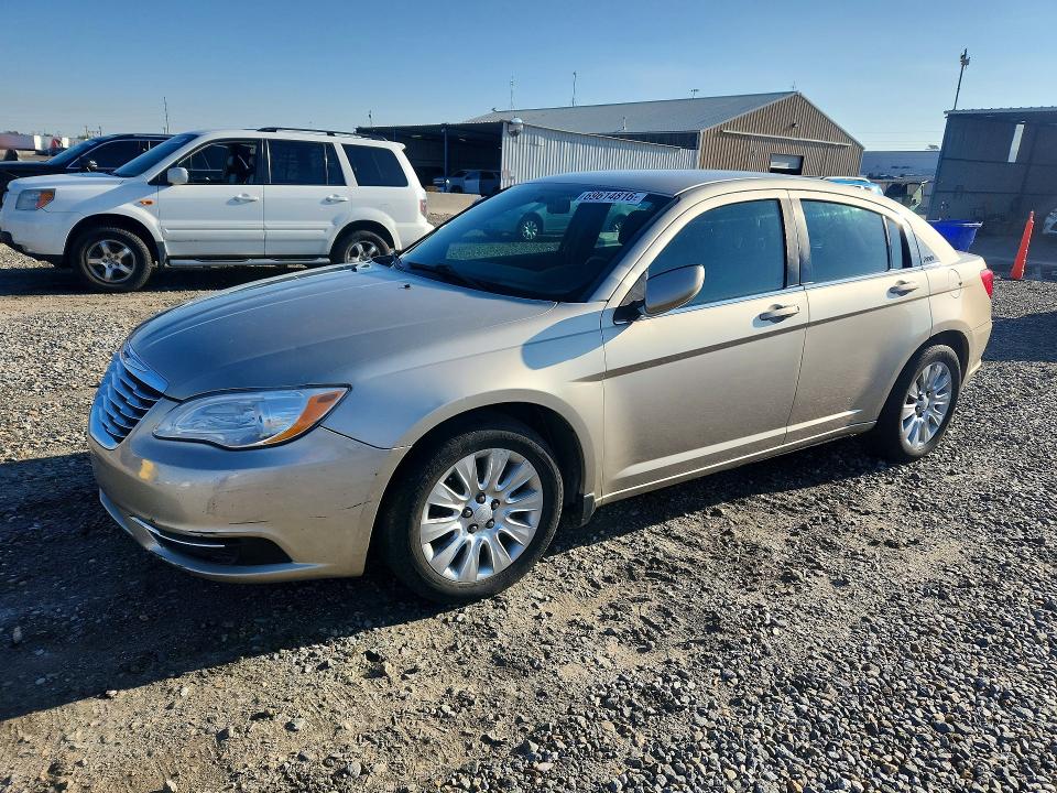CHRYSLER 200 2014 مع رقم تعريف المركبة 1C3CCBAB4EN210759 - صورة من المزاد