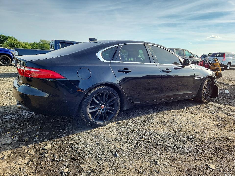 Photo 3 from auction – 2017 JAGUAR XF with VIN SAJBK4BV1HCY40576