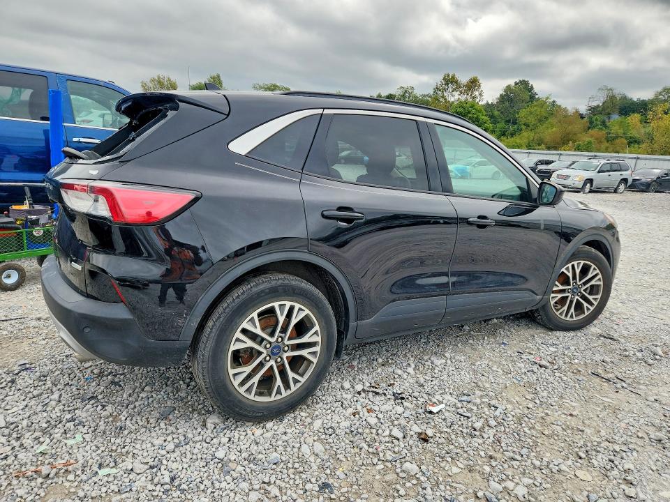 Photo 3 from auction – 2020 FORD ESCAPE with VIN 1FMCU0H64LUA70443