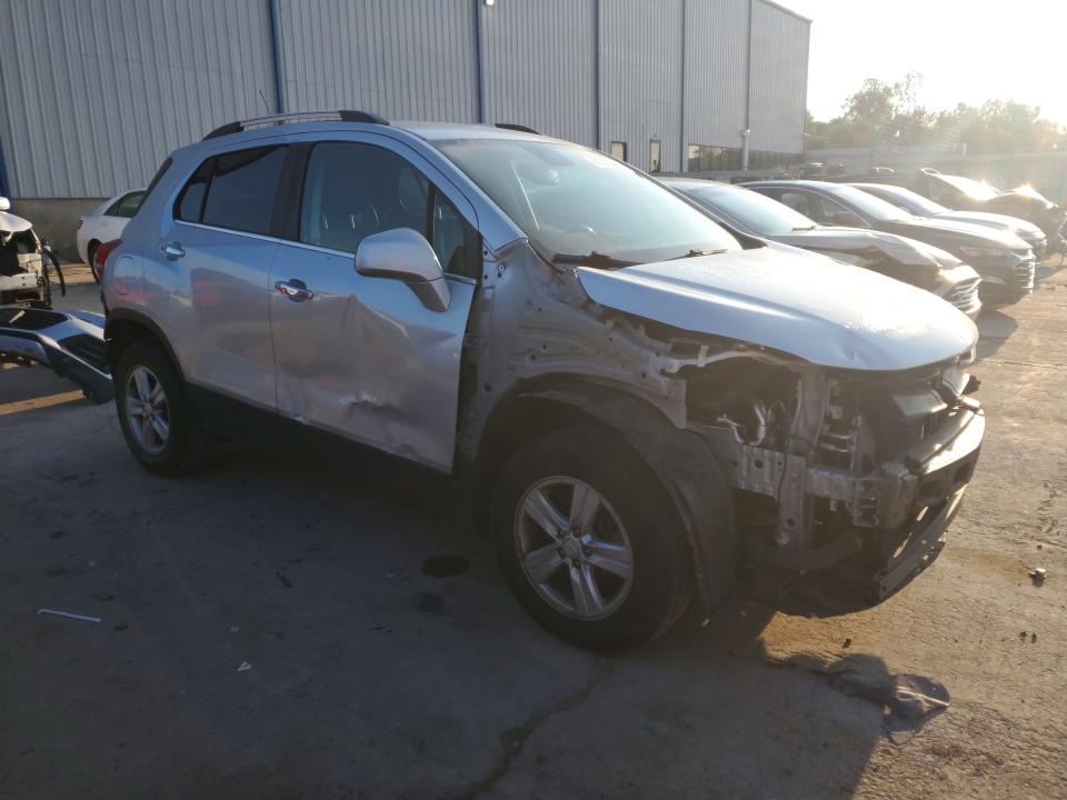 Photo 4 from auction – 2020 CHEVROLET TRAX with VIN KL7CJPSB4LB022039