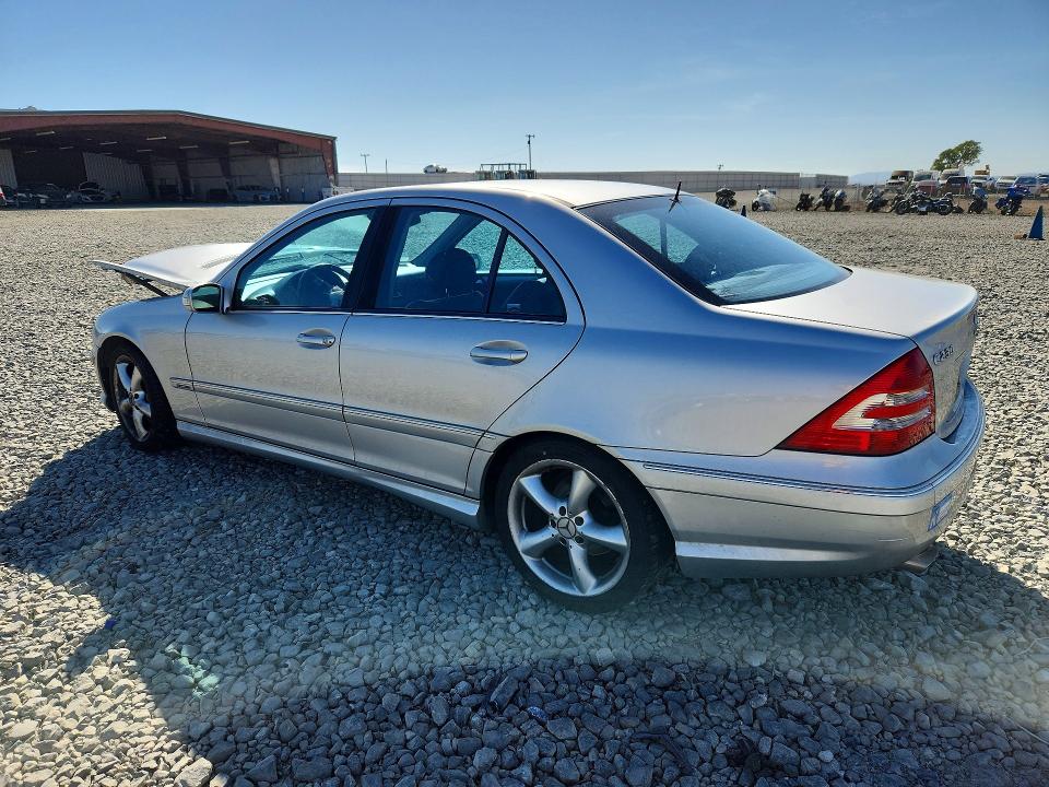 Снимка 2 от търг – 2005 MERCEDES-BENZ C с VIN WDBRF40J55F600523