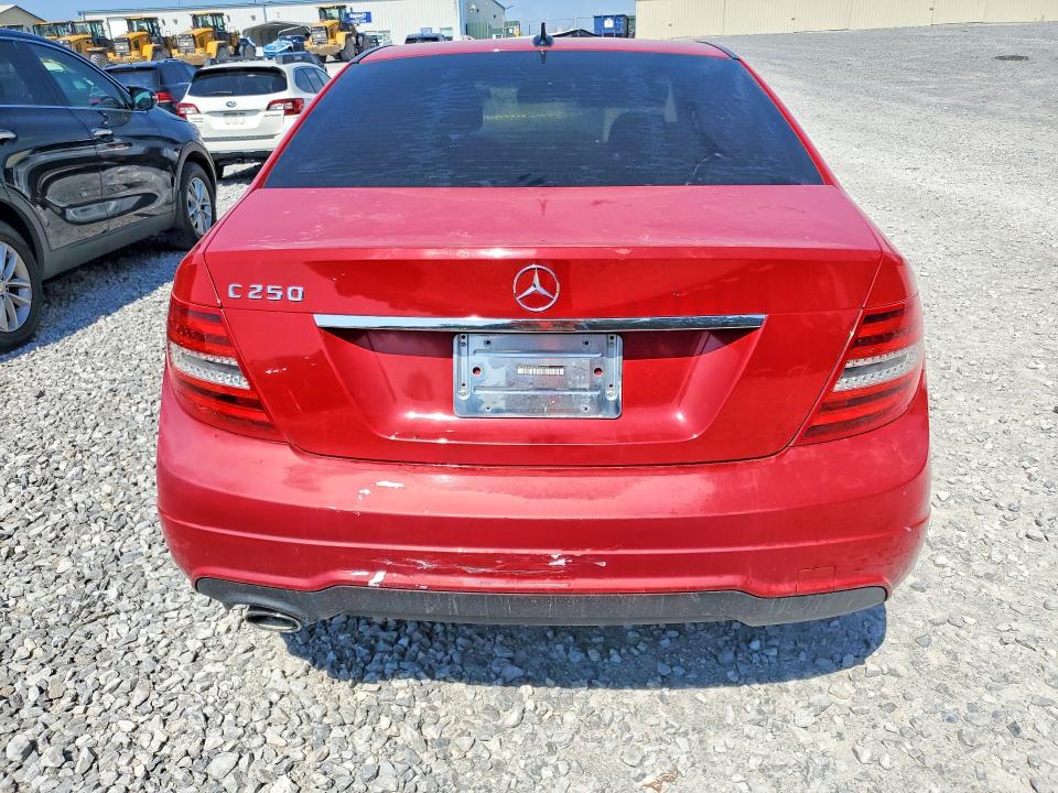 Снимка 6 от търг – 2013 MERCEDES-BENZ C с VIN WDDGF4HB2DR266427