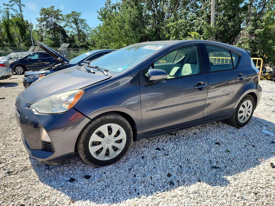 TOYOTA PRIUS C 2013 with VIN JTDKDTB31D1055109 - Photo from auction