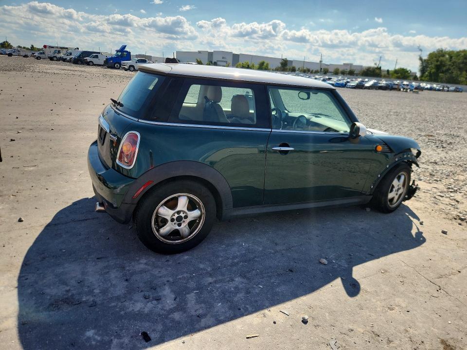 Zdjęcie 3 z aukcji – 2008 MINI COOPER z VIN WMWMF33588TT67714
