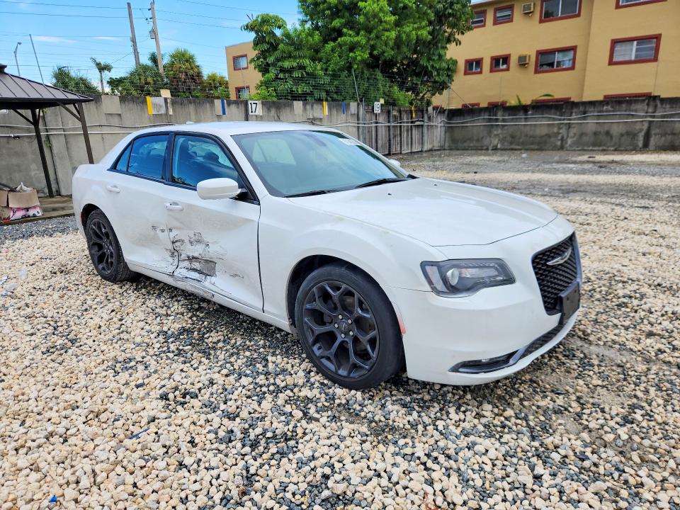 Снимка 4 от търг – 2019 CHRYSLER 300 с VIN 2C3CCABG7KH635028