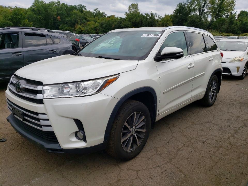 TOYOTA HIGHLANDER 2017 with VIN 5TDJZRFHXHS452588 - Photo from auction