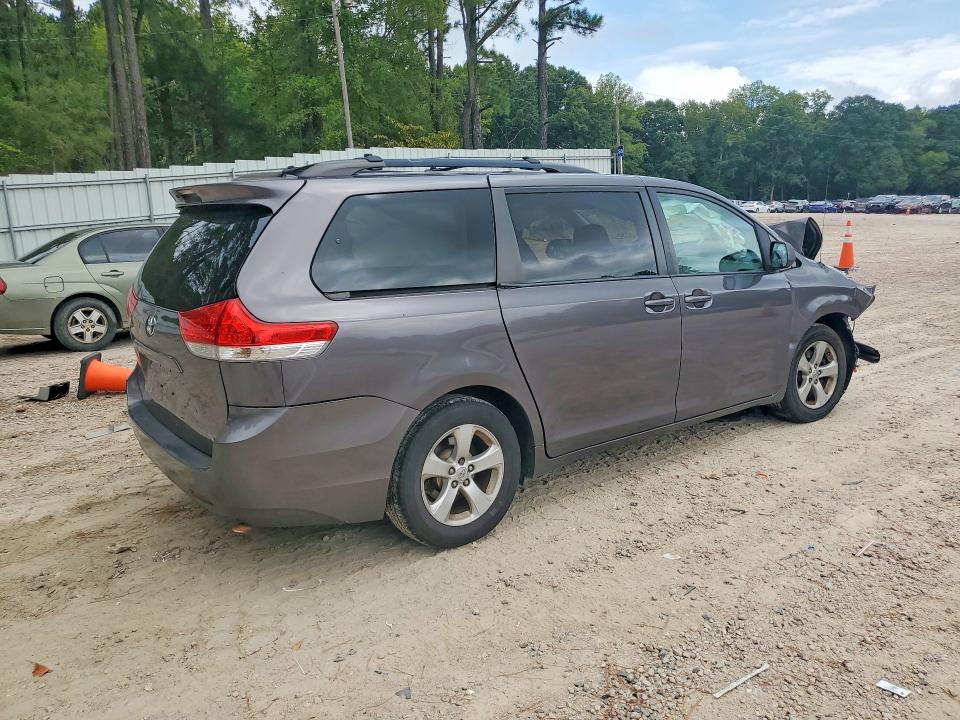 Photo 3 from auction – 2012 TOYOTA SIENNA with VIN 5TDKK3DC0CS184589