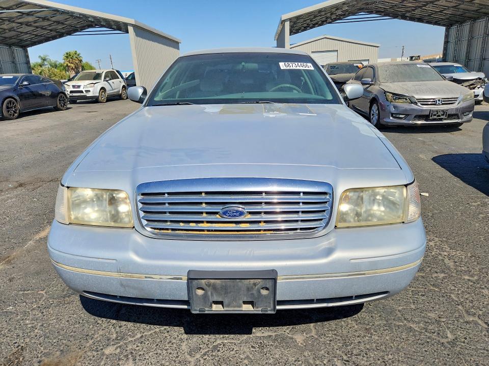 Photo 5 from auction – 2002 FORD CROWN VICTORIA with VIN 2FAFP71W22X115890