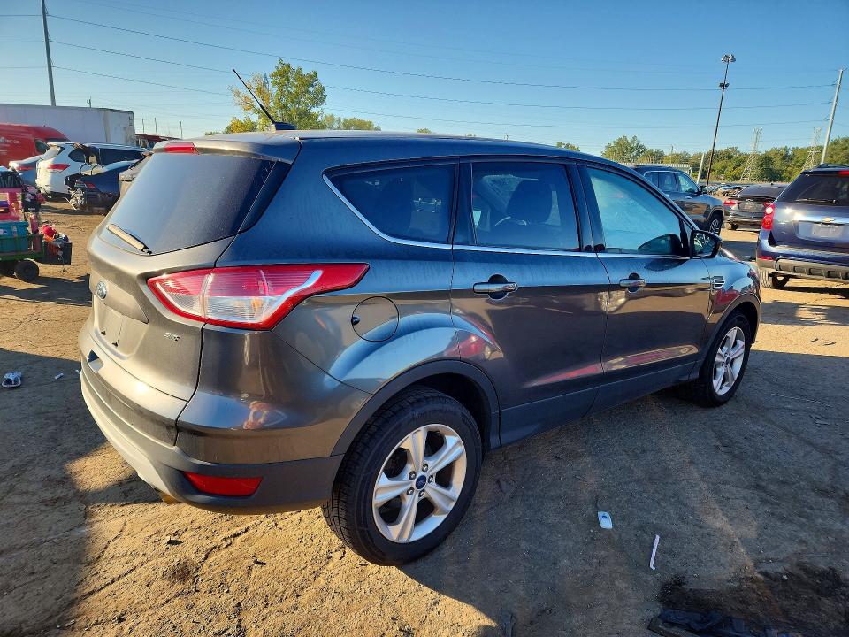 Photo 3 from auction – 2016 FORD ESCAPE with VIN 1FMCU0G7XGUA51525
