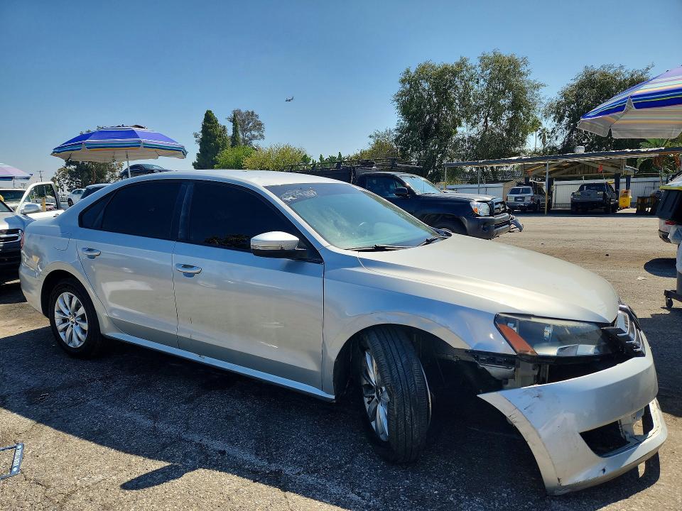 Photo 4 from auction – 2014 VOLKSWAGEN PASSAT with VIN 1VWAT7A33EC027290