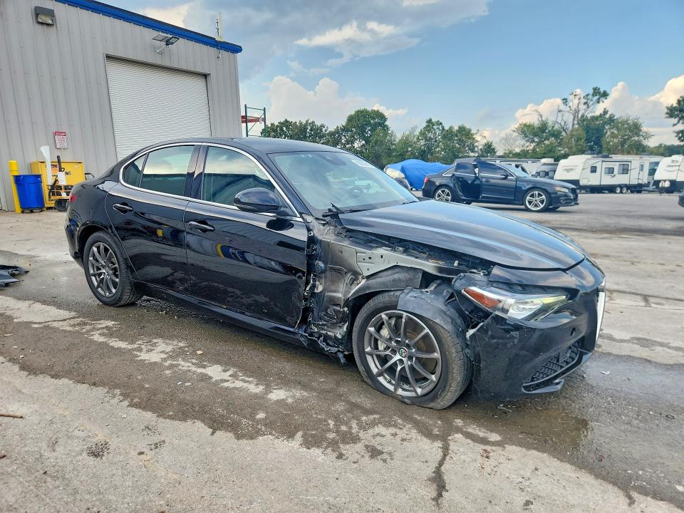 Photo 4 from auction – 2020 ALFA ROMEO GIULIA with VIN ZARFANAN8L7624807