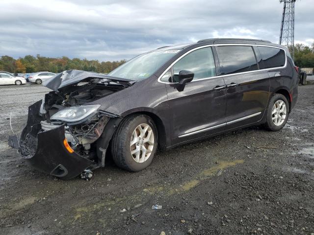 CHRYSLER PACIFICA T 2017 with VIN 2C4RC1BG4HR831307 - Photo from auction