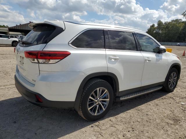 Photo 3 from auction – 2019 TOYOTA HIGHLANDER with VIN 5TDKZRFH1KS355436