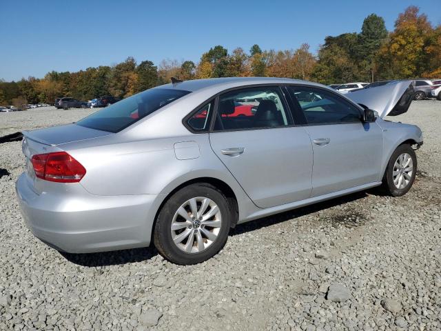 Photo 3 from auction – 2015 VOLKSWAGEN PASSAT S with VIN 1VWAT7A34FC002593