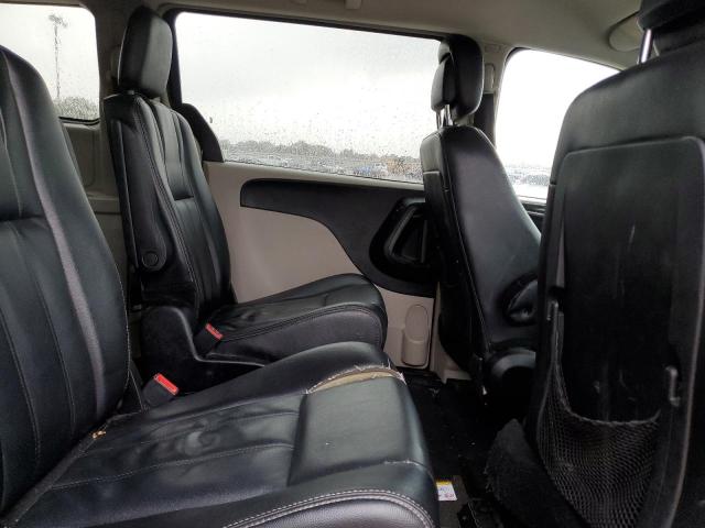 Photo 11 from auction – 2014 CHRYSLER TOWN & COU with VIN 2C4RC1BG3ER160885