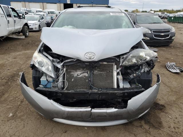 Photo 5 from auction – 2017 TOYOTA SIENNA XLE with VIN 5TDDZ3DC0HS161969