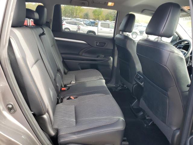 Photo 11 from auction – 2016 TOYOTA HIGHLANDER with VIN 5TDBKRFH8GS338645