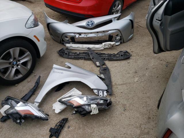 Photo 13 from auction – 2015 TOYOTA PRIUS V with VIN JTDZN3EU9FJ037086