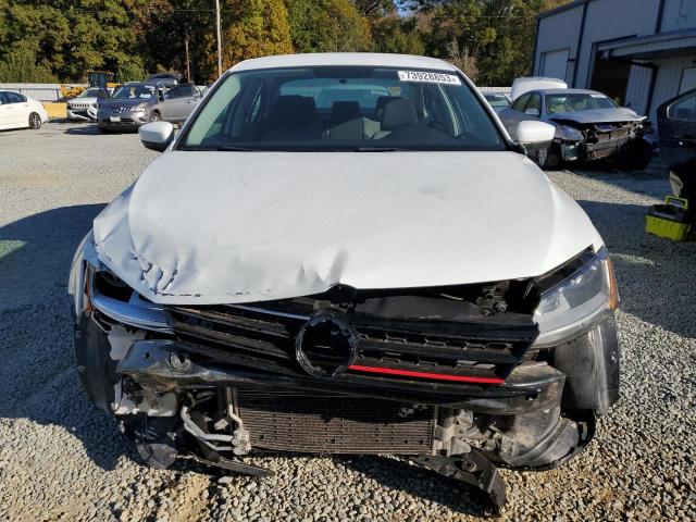 Photo 5 from auction – 2017 VOLKSWAGEN JETTA S with VIN 3VW2B7AJ1HM226184