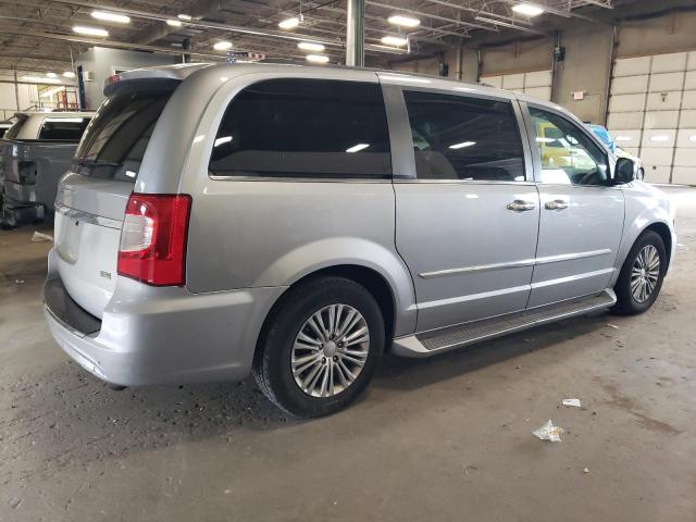 Photo 3 from auction – 2016 CHRYSLER TOWN & COU with VIN 2C4RC1CG7GR221382