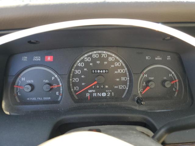Photo 9 from auction – 2002 FORD CROWN VICT with VIN 2FAFP74W52X140777