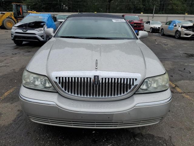 Photo 5 from auction – 2004 LINCOLN TOWN CAR U with VIN 1LNHM83W24Y662042