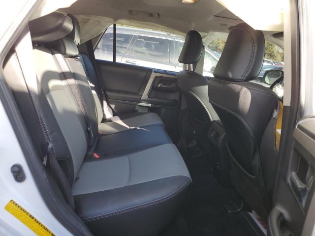 Photo 11 from auction – 2018 TOYOTA 4RUNNER SR with VIN JTEZU5JR0J5168386
