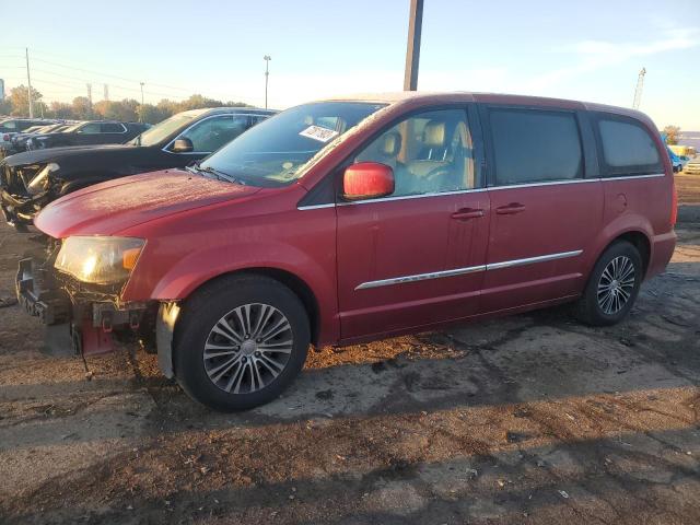 CHRYSLER TOWN & COU 2014 with VIN 2C4RC1HG9ER262960 - Photo from auction
