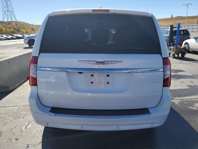 Photo 6 from auction – 2016 CHRYSLER TOWN & COU with VIN 2C4RC1CGXGR239357