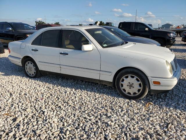 Photo 4 from auction – 1999 MERCEDES-BENZ E 320 with VIN WDBJF65H0XA779438