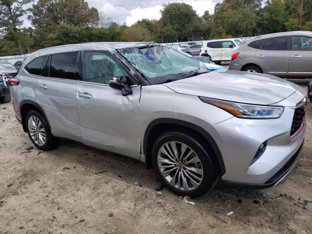 Photo 4 from auction – 2022 TOYOTA HIGHLANDER with VIN 5TDFZRBH8NS188696