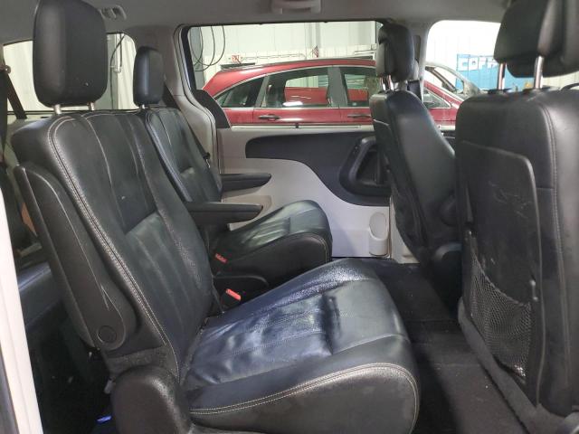 Photo 11 from auction – 2015 CHRYSLER TOWN & COU with VIN 2C4RC1BG2FR677984