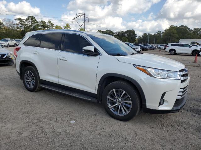 Photo 4 from auction – 2019 TOYOTA HIGHLANDER with VIN 5TDKZRFH1KS355436