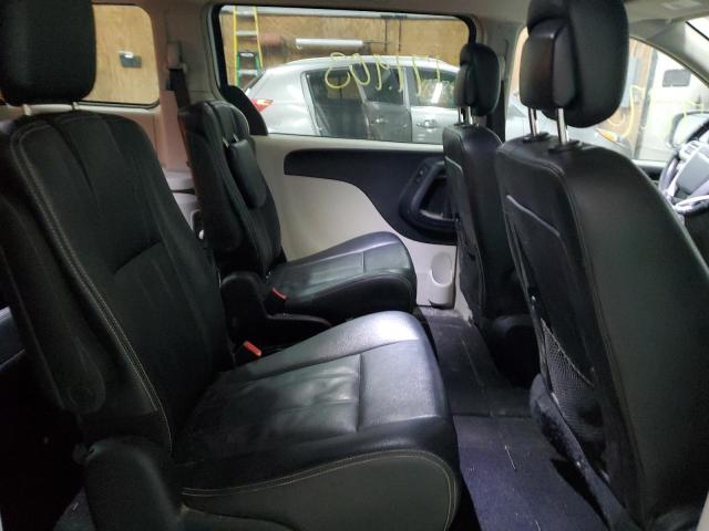 Photo 11 from auction – 2016 CHRYSLER TOWN & COU with VIN 2C4RC1BG7GR294494