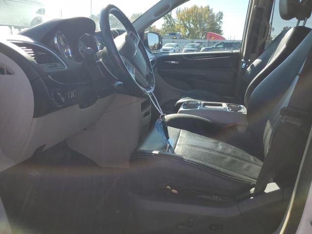 Photo 7 from auction – 2016 CHRYSLER TOWN & COU with VIN 2C4RC1BG1GR300922