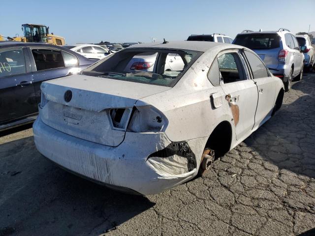 Photo 3 from auction – 2013 VOLKSWAGEN PASSAT S with VIN 1VWAP7A31DC077043