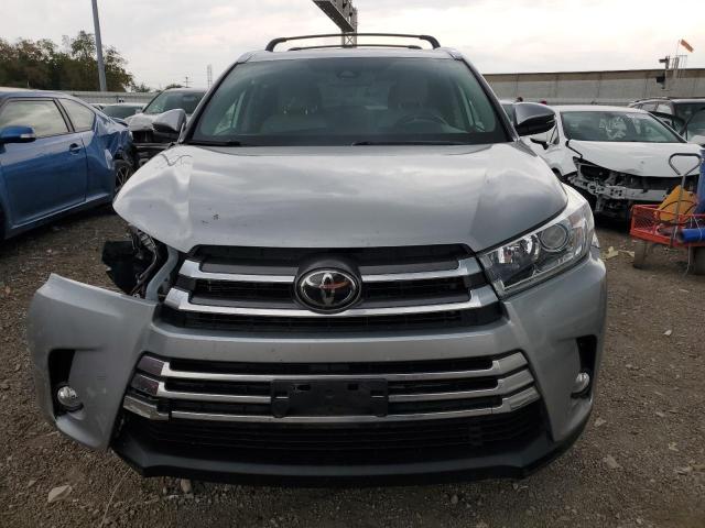 Photo 5 from auction – 2018 TOYOTA HIGHLANDER with VIN 5TDDZRFH9JS843265