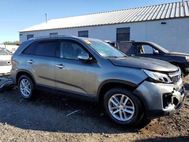 Photo 4 from auction – 2015 KIA SORENTO LX with VIN 5XYKTDA67FG628280
