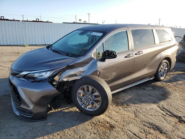 TOYOTA SIENNA LE 2023 with VIN 5TDKRKEC8PS166593 - Photo from auction